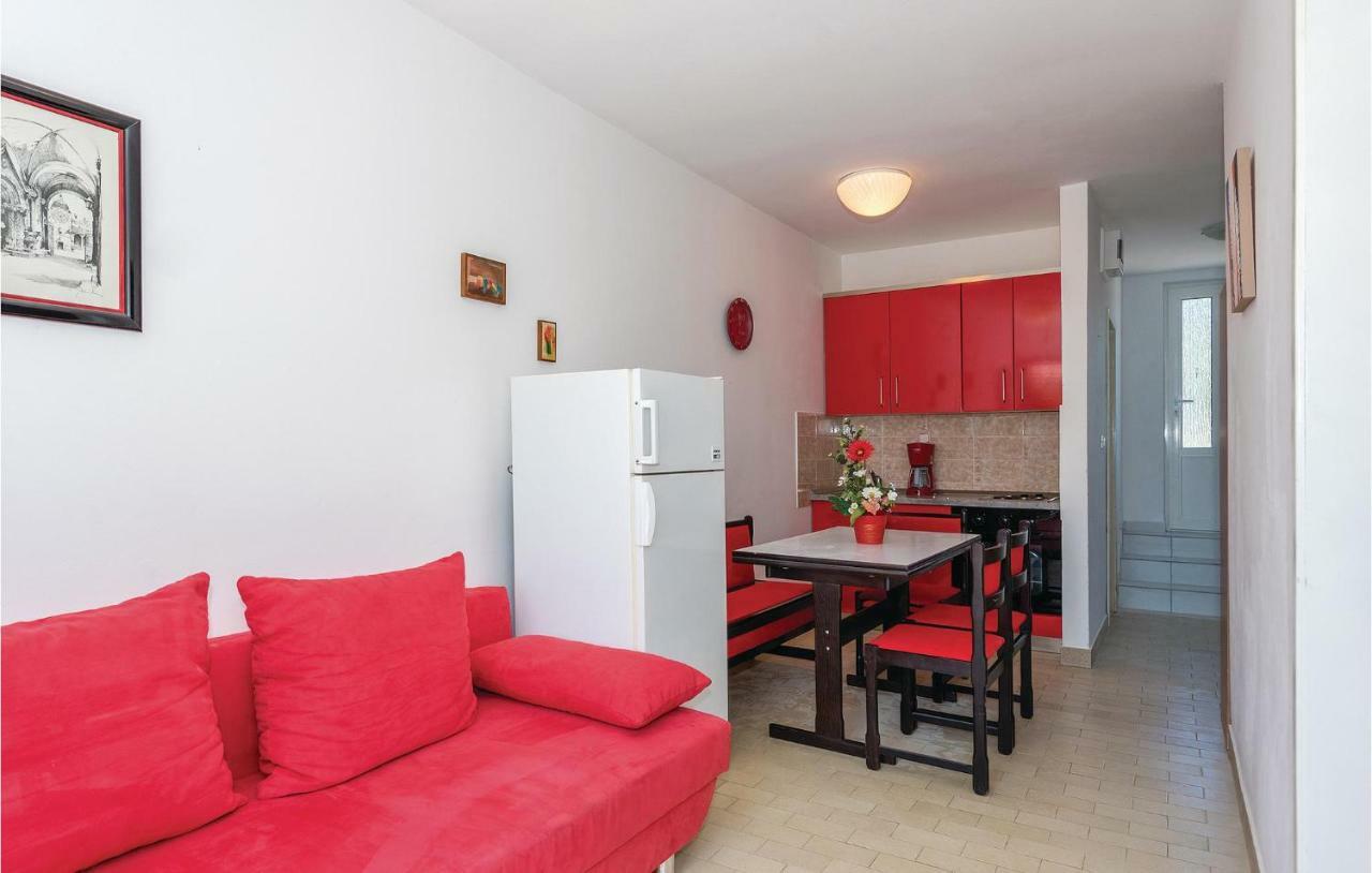 2 Bedroom Amazing Apartment In Rogoznica Rogoznica  Exterior foto